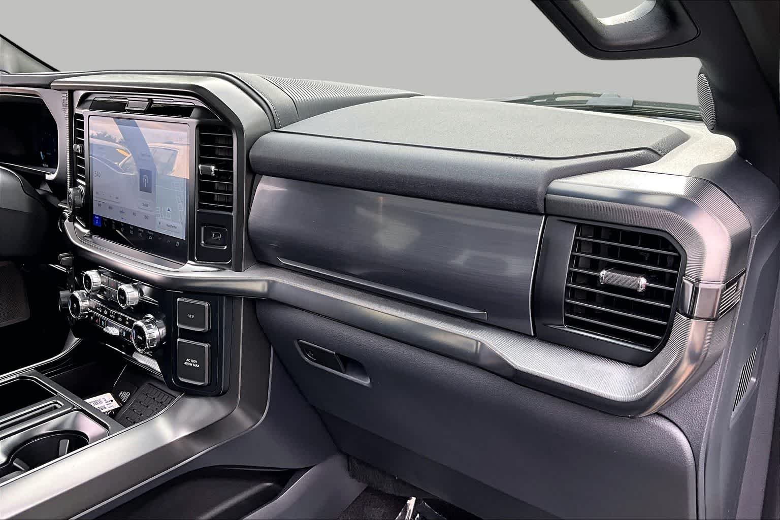 Used 2025 Star White Metallic Tri-Coat Ford LARIAT image 18