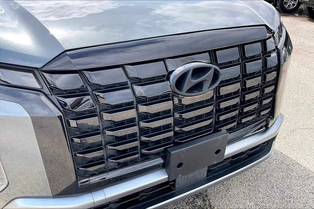 Used 2025 Gray Hyundai SEL image 33