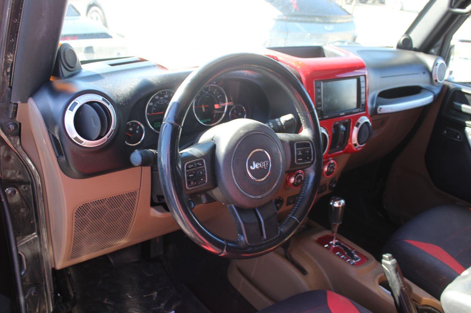 Used 2013 Rugged Brown Pearl Jeep Sahara image 8