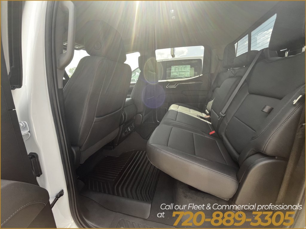 Used 2025 Summit White Chevrolet LT image 7