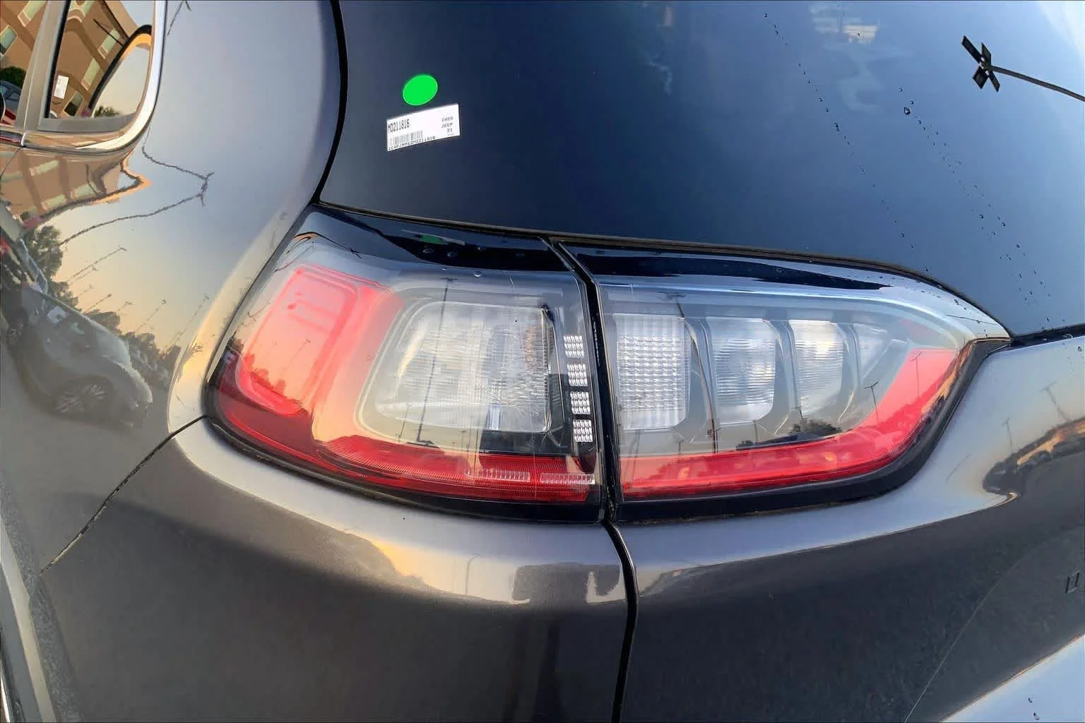Used 2021 Granite Crystal Metallic Clearcoat Jeep Latitude Lux image 26