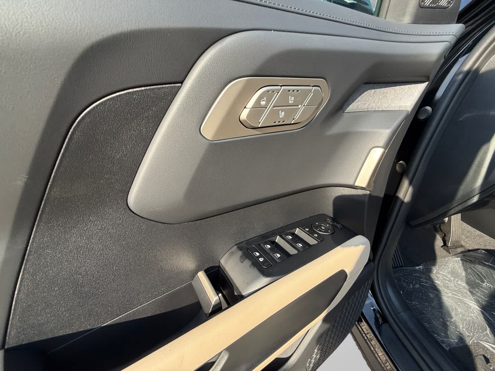 New 2027 Ebony Black Kia EX image 10