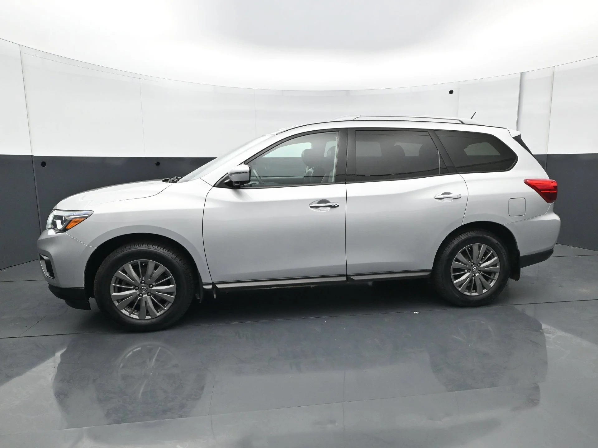 Used 2017 Nissan Pathfinder SL with VIN 5N1DR2MM1HC905126 for sale in Burnsville, Minnesota