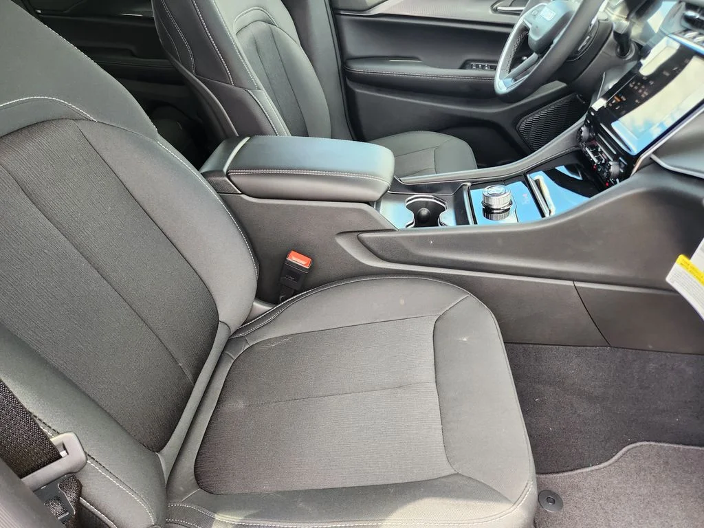 New 2026 Baltic Gray Metallic Clearcoat Jeep Laredo image 10