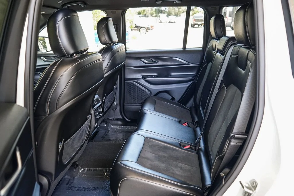Used 2023 White Jeep Altitude X image 18