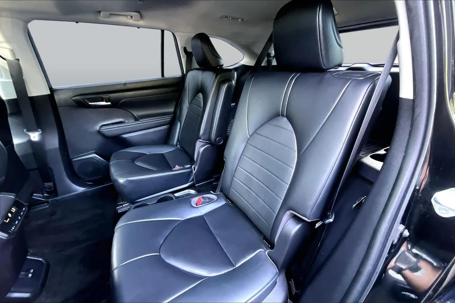 Used 2023 Midnight Black Metallic Toyota XLE image 20