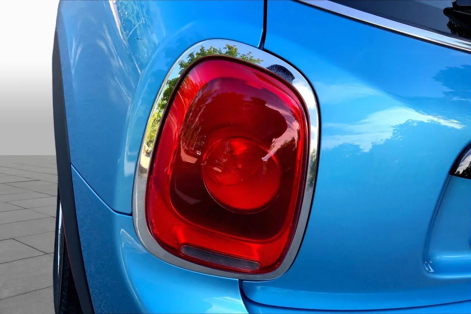Used 2017 Electric Blue Metallic MINI Cooper image 27