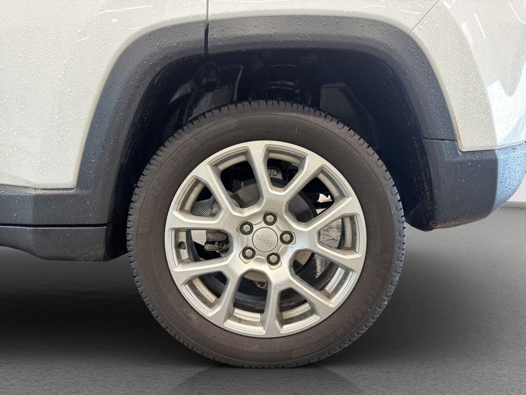 Used 2023 White Jeep Latitude Lux image 23