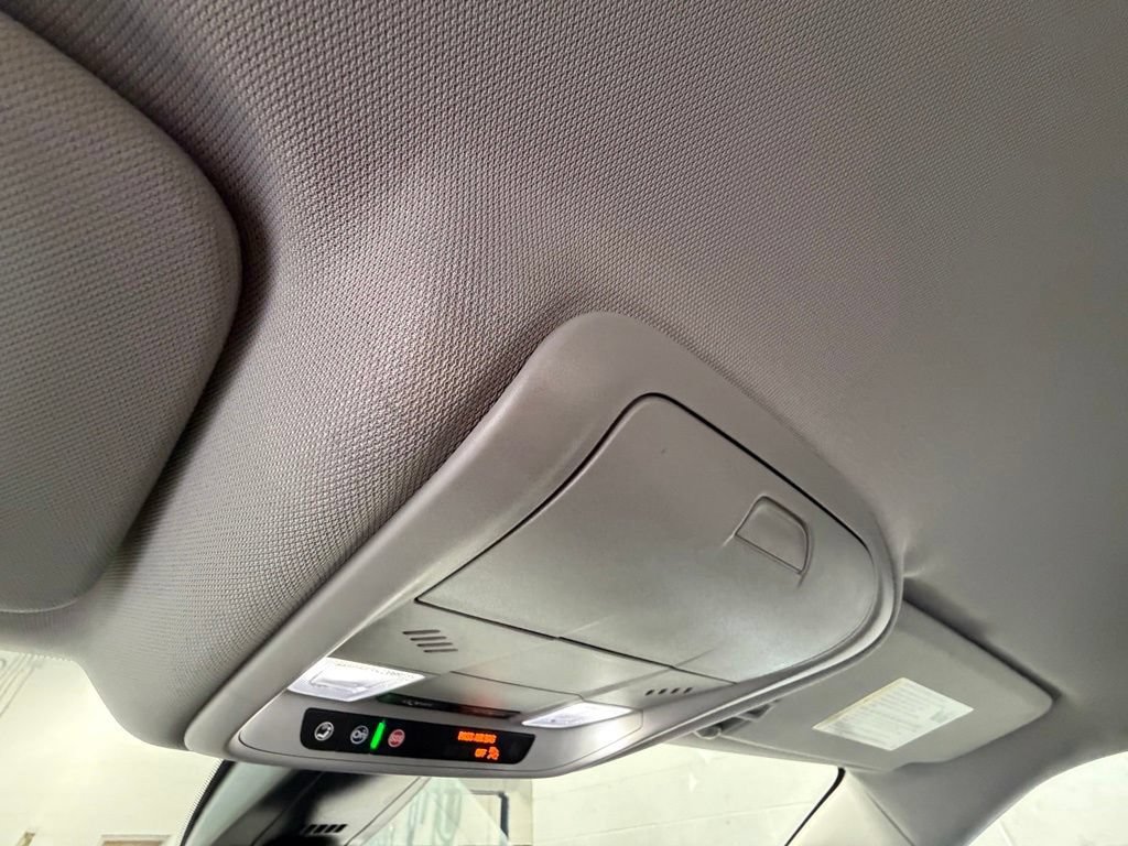 Used 2025 Summit White Chevrolet 2LT image 20