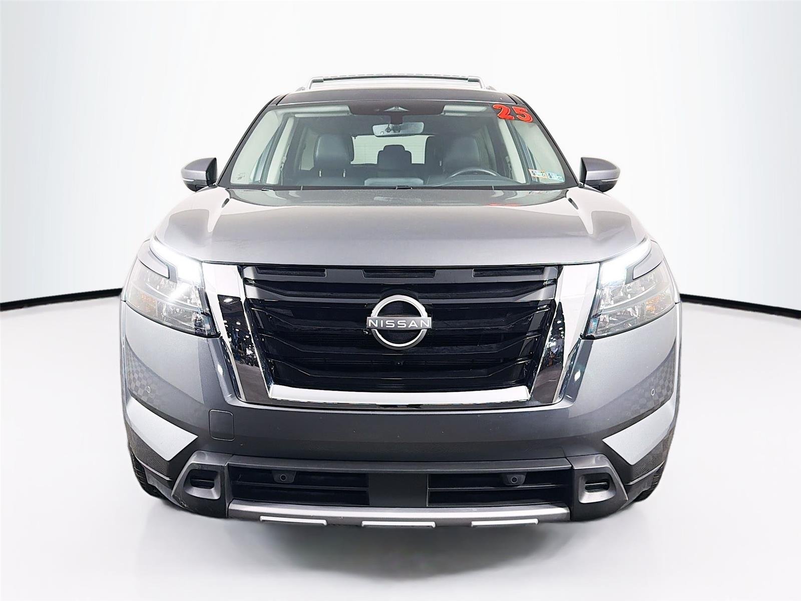 Used 2025  Nissan SL image 2