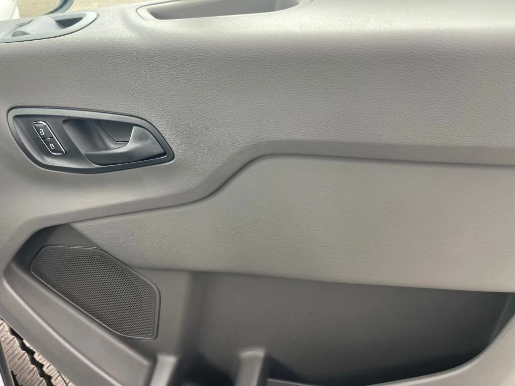Certified Used 2025 Oxford White Ford  image 29