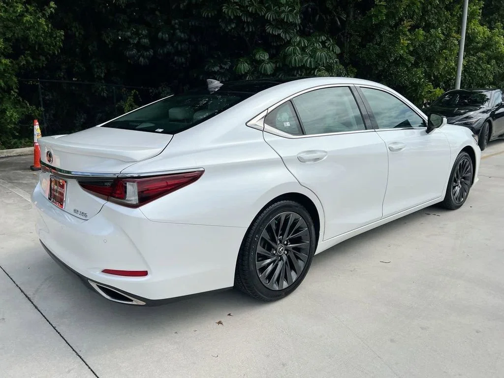 Used 2024 White Pearl Lexus 350 Ultra Luxury image 7