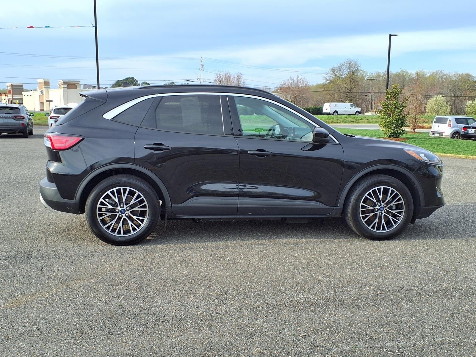 Used 2022 Agate Black Metallic Ford SEL Plug-In Hybrid image 10