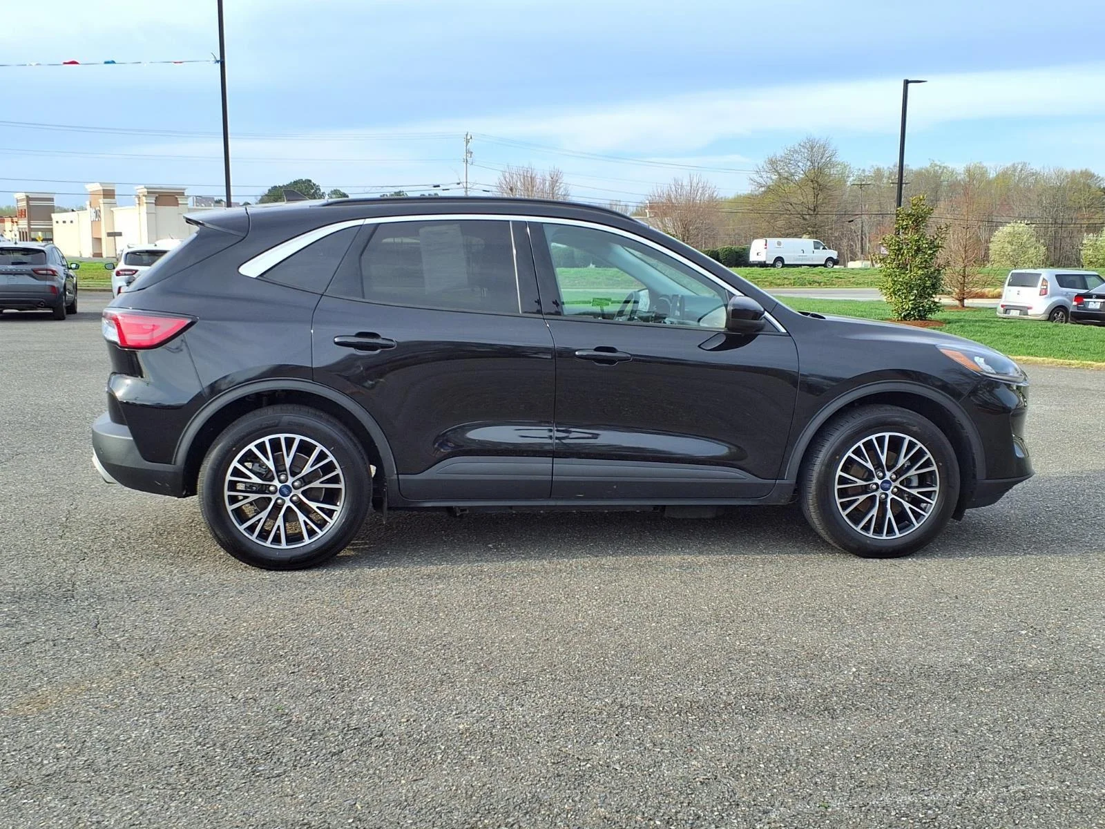 Used 2022 Agate Black Metallic Ford SEL Plug-In Hybrid image 10