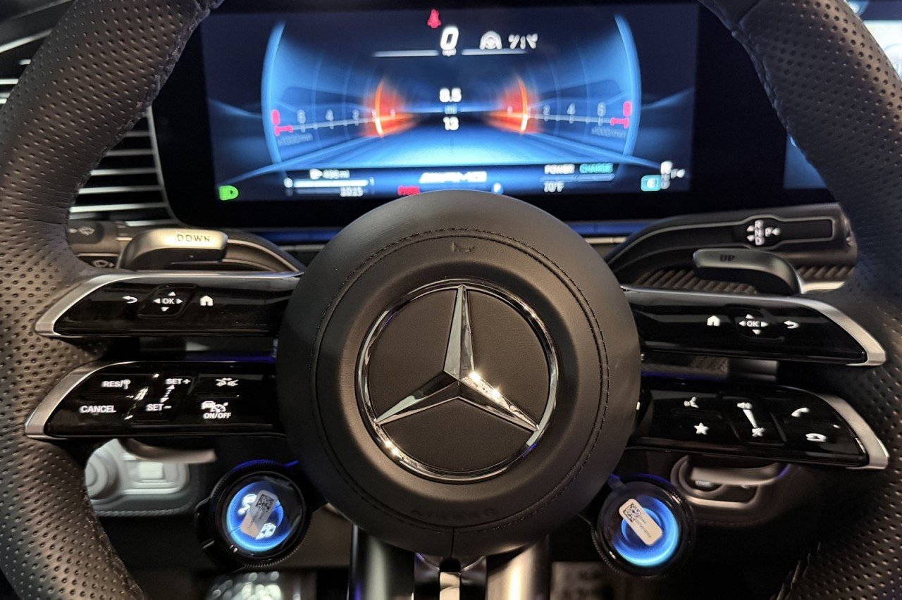 New 2026 MANUFAKTUR Moonlight White Metallic Mercedes-Benz AMG® GLE 63 S 4MATIC+ Coupe image 20
