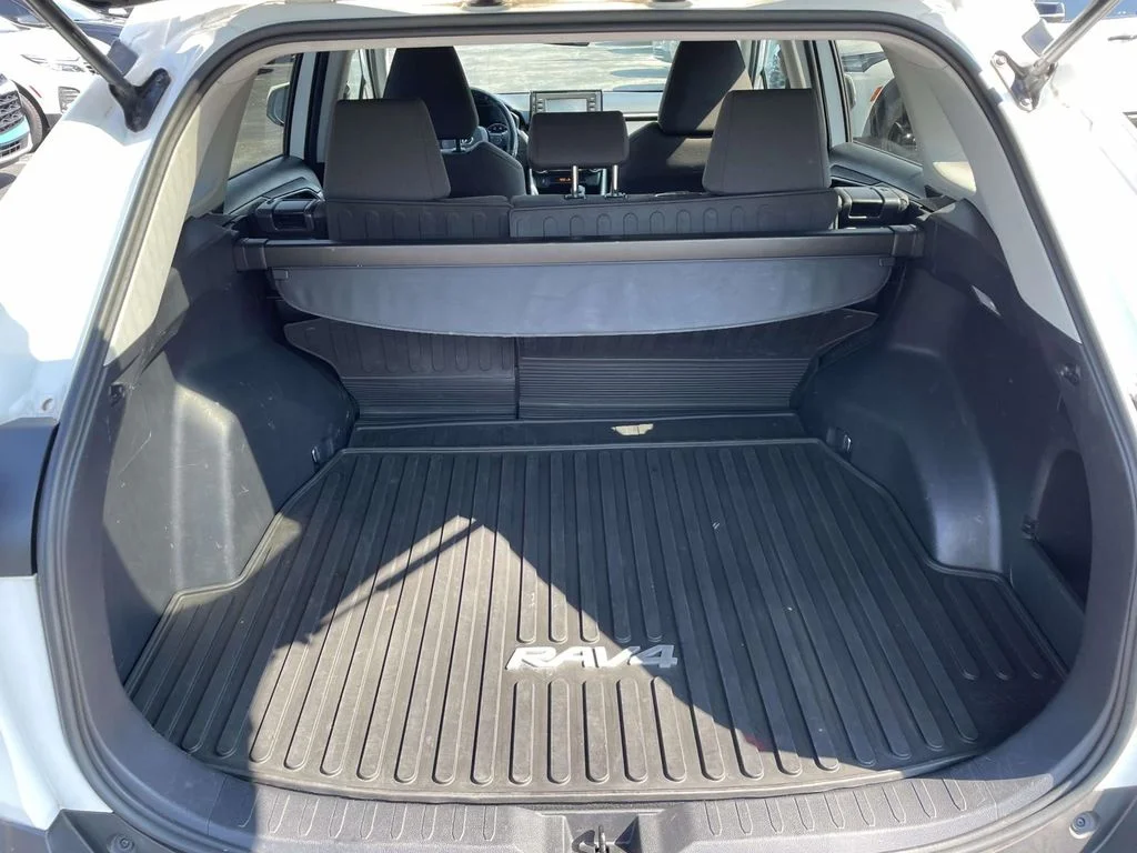 Used 2019  Toyota XLE image 12