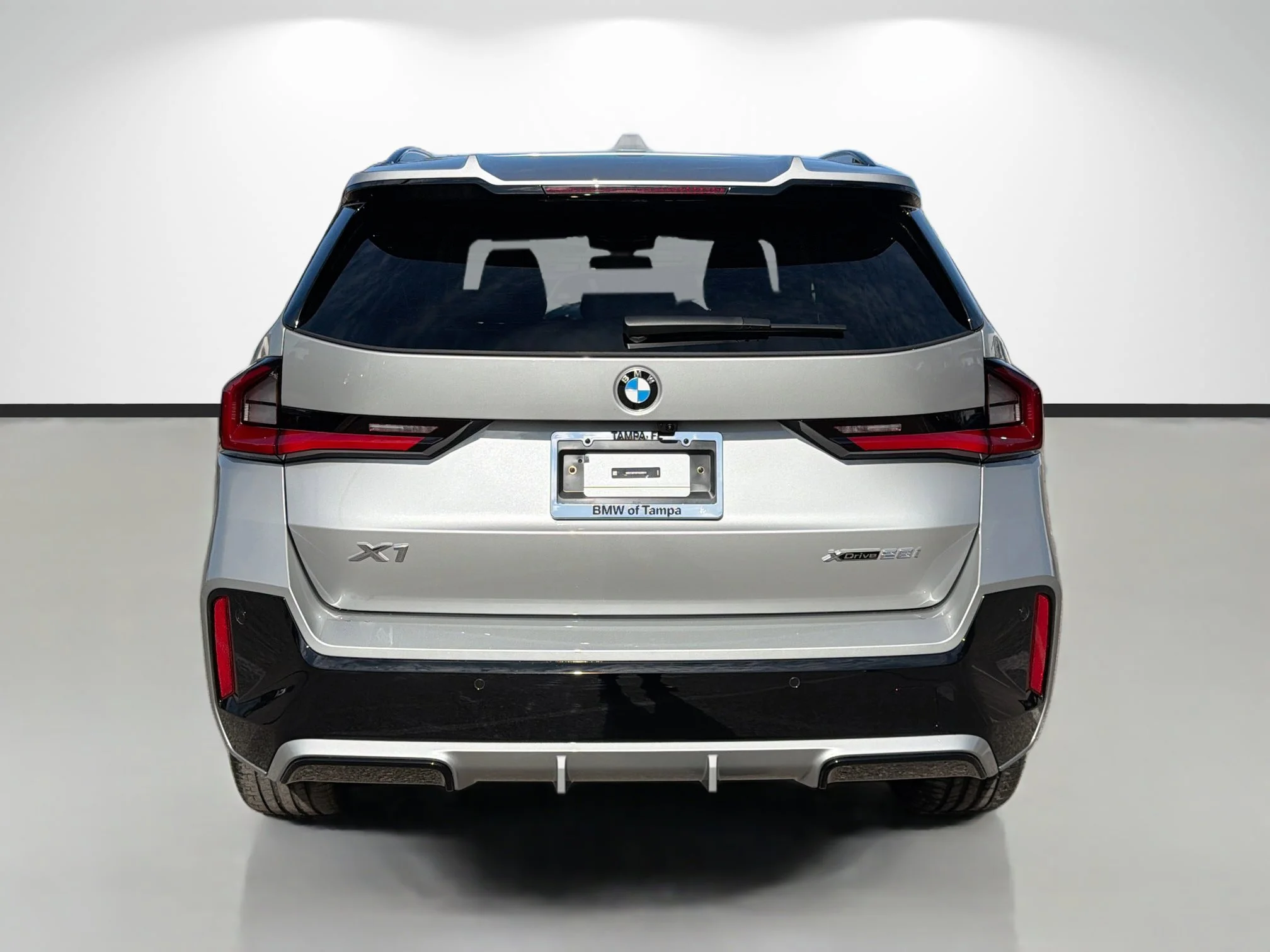 New 2026 Space Silver Metallic BMW xDrive28i image 4