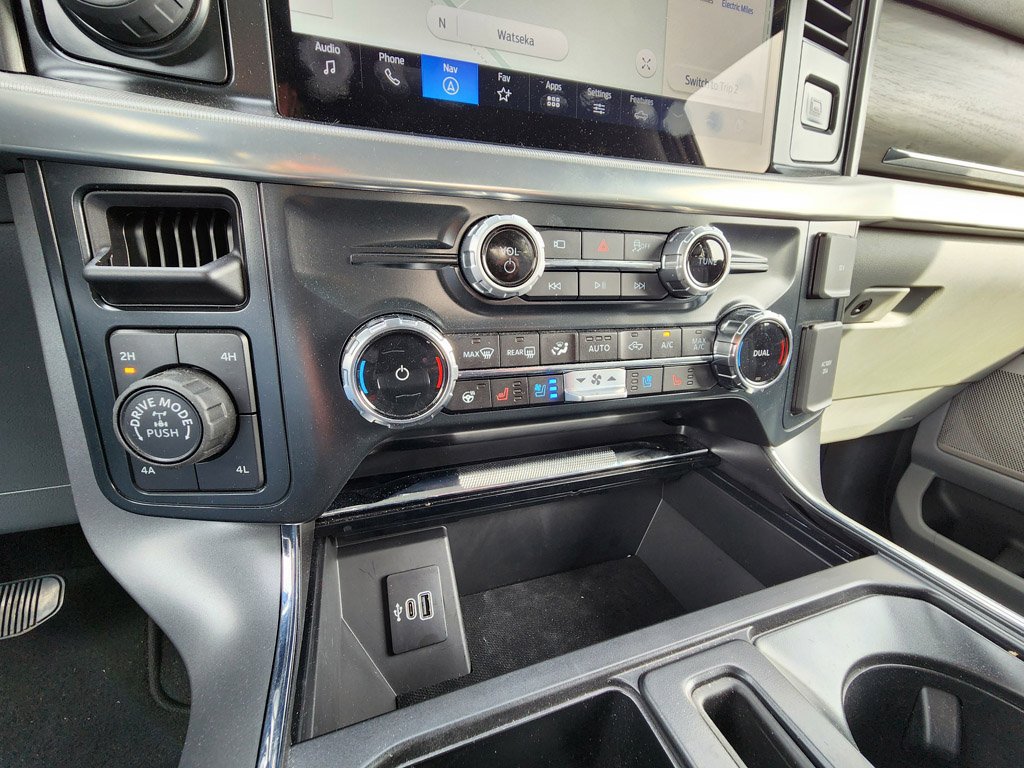 Used 2025 Oxford White Ford LARIAT image 15