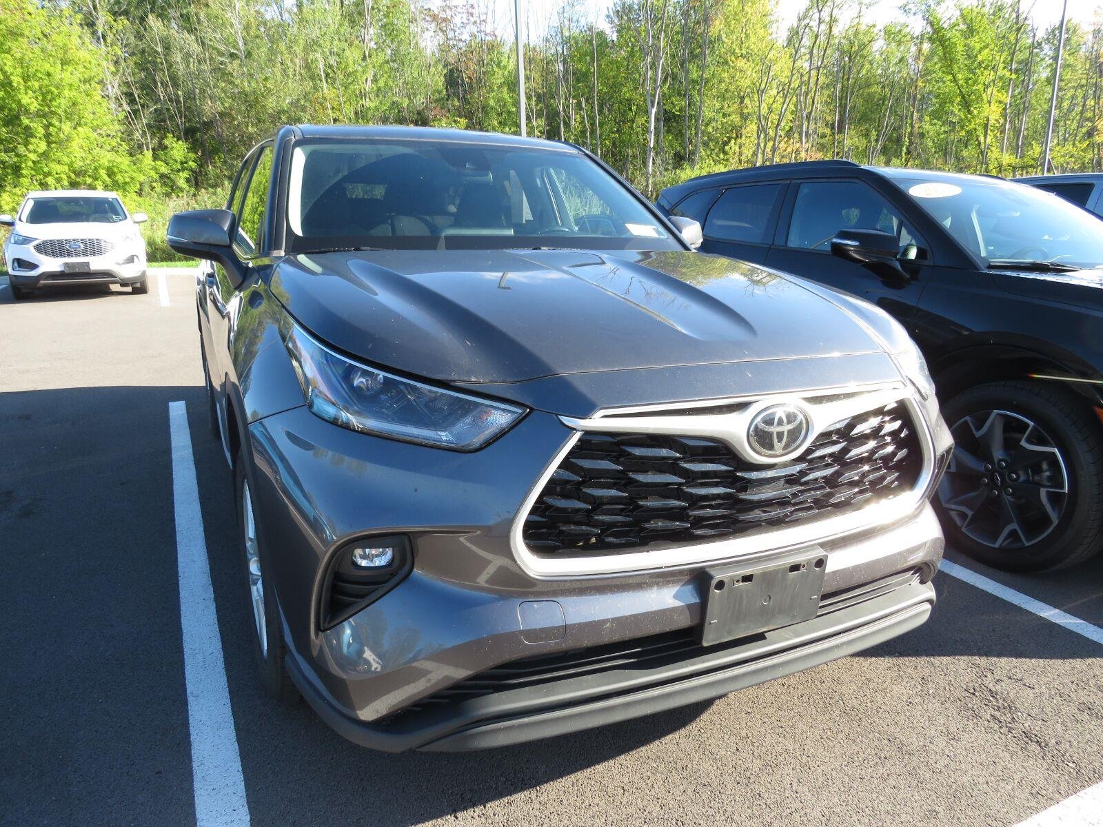 Used 2021 Magnetic Gray Metallic Toyota LE image 4