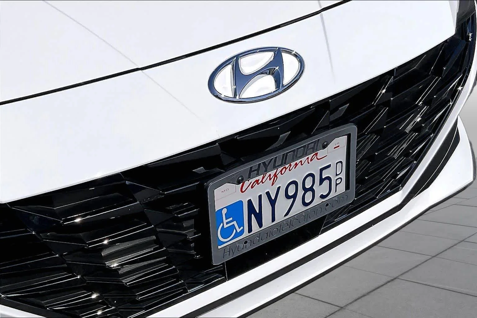 Used 2023 Lunar White Hyundai Limited image 28