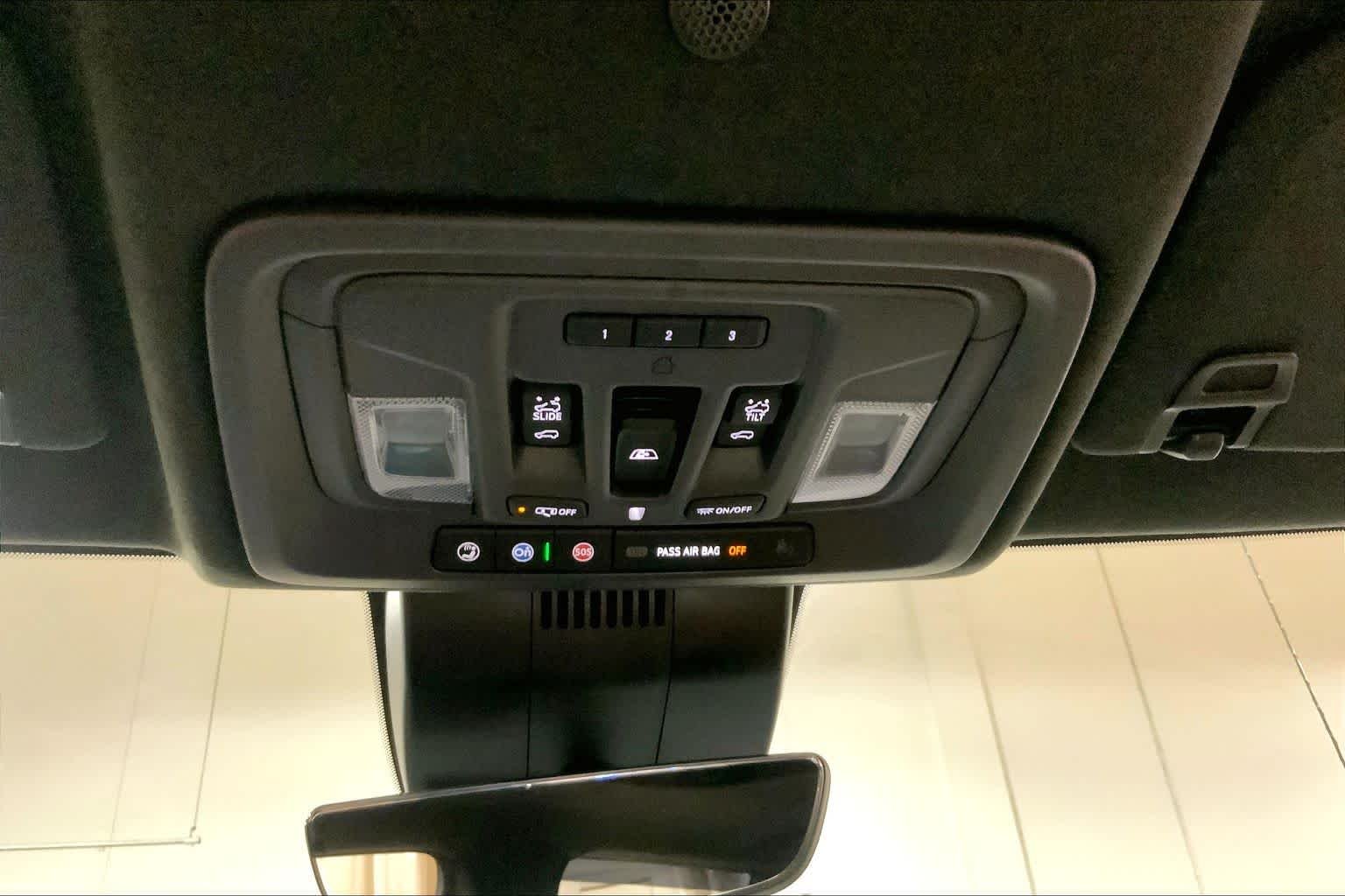 Used 2023 Onyx Black GMC Denali Ultimate image 34
