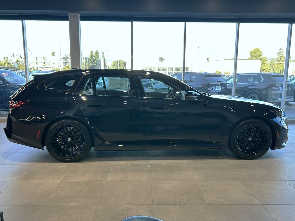 New 2027 Carbon Black Metallic BMW Base image 6