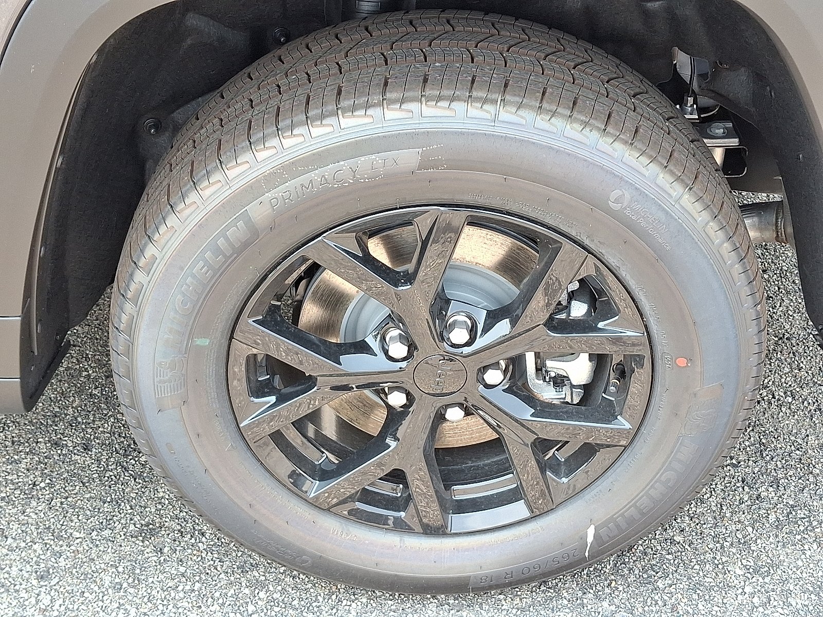 New 2026 Baltic Gray Metallic Clear-Coat Exterior Paint Jeep Altitude 4x4 image 5