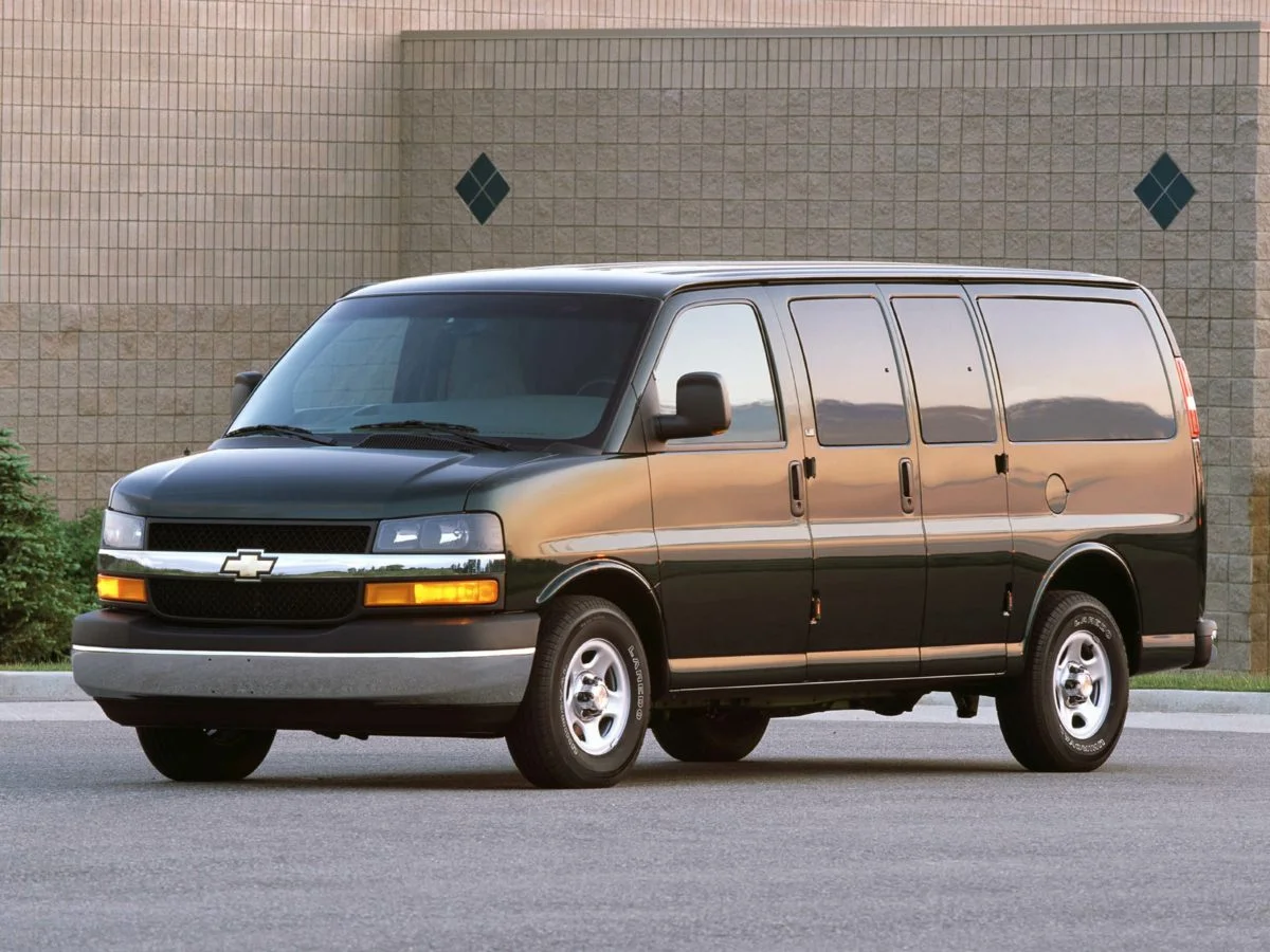 2005 Chevrolet Express 2500 Work Van HD's photo
