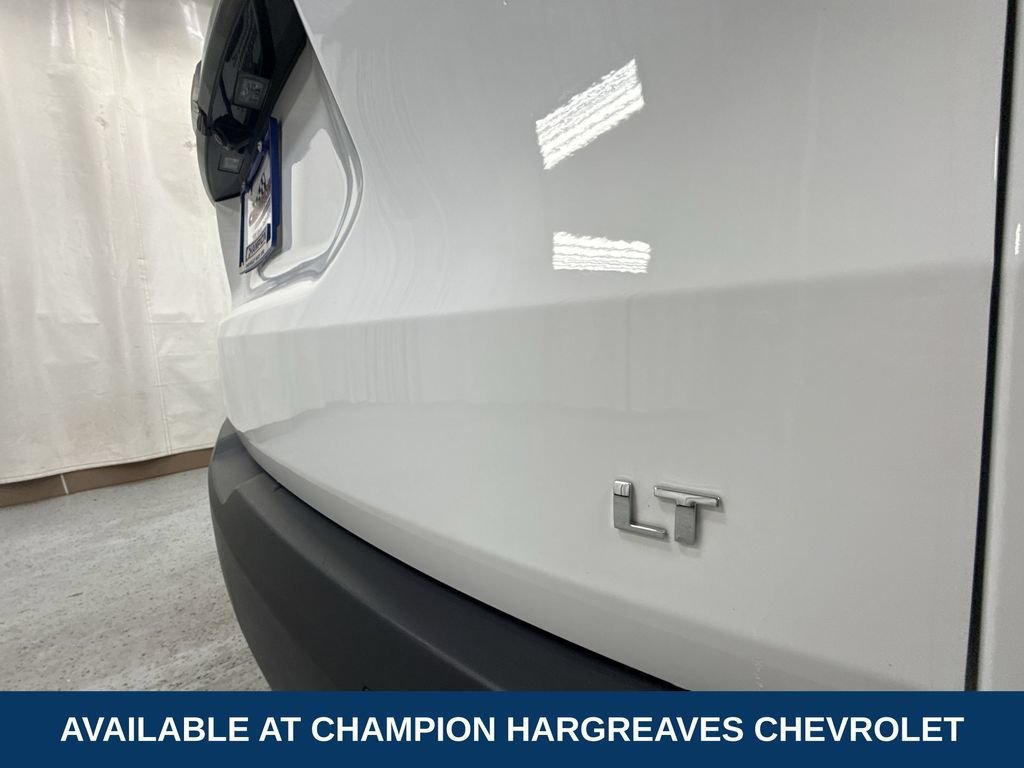 Used 2023 Summit White Chevrolet LT Cloth image 40
