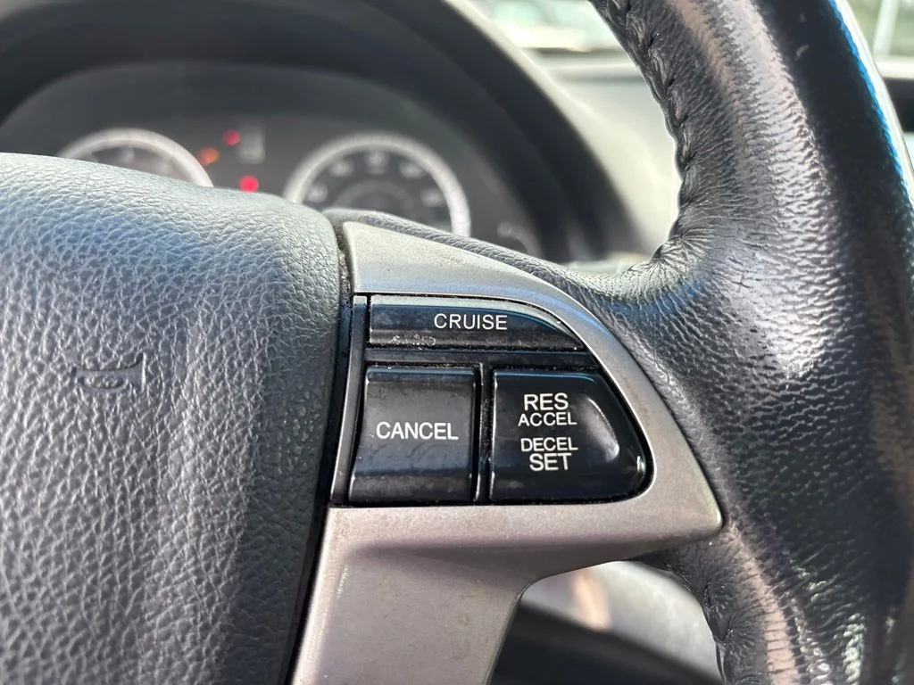 Used 2010 Black Honda EX-L image 18