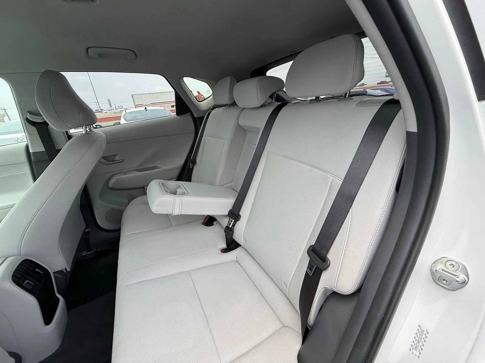 Used 2025 White Hyundai SEL Convenience image 16