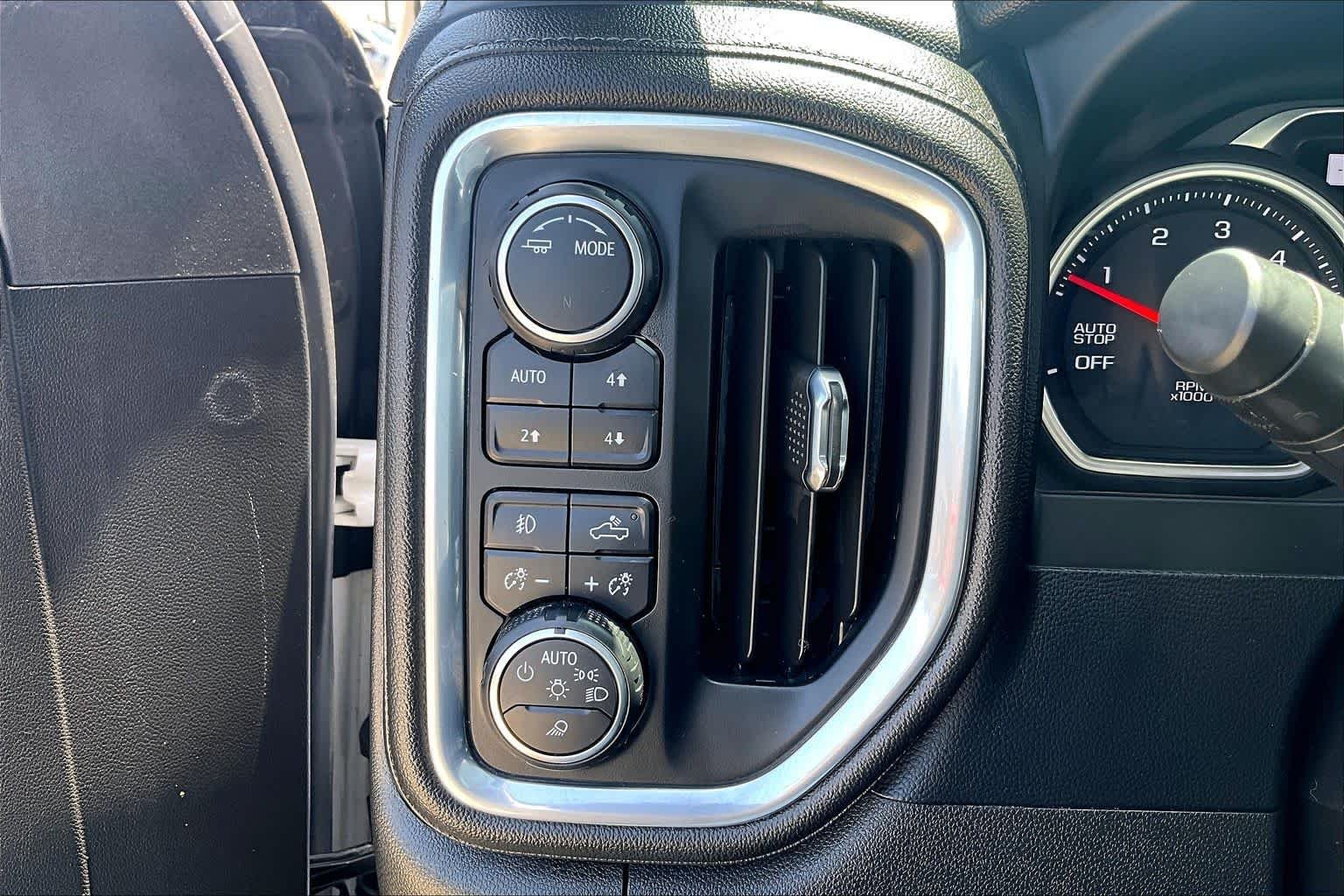 Used 2022 Iridescent Pearl Tricoat Chevrolet High Country image 36