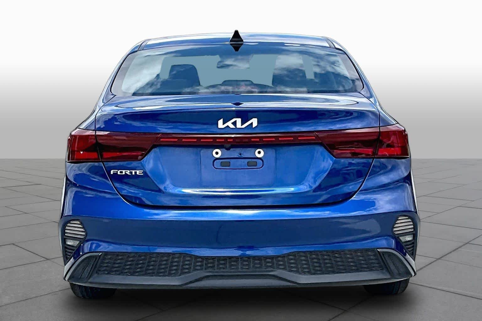 Used 2022 Deep Sea Blue Kia LXS image 5