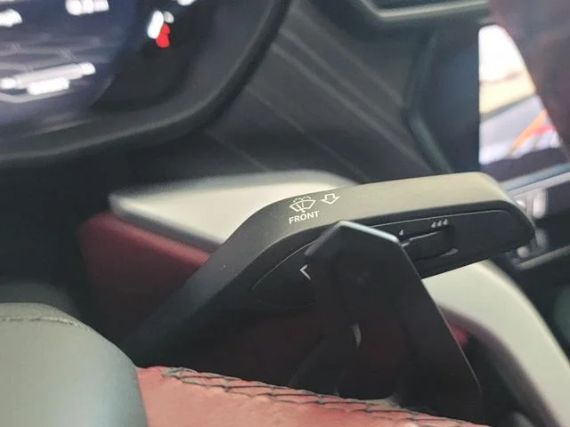 Used 2020  Lamborghini Base image 15