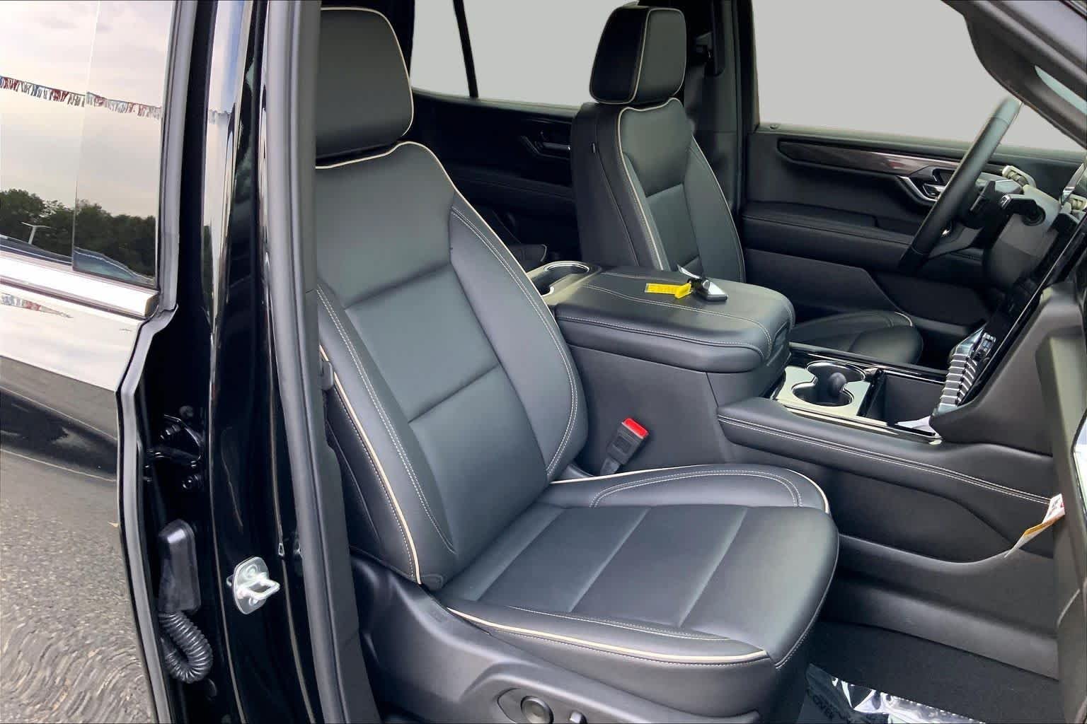Used 2025 Onyx Black GMC Elevation image 8