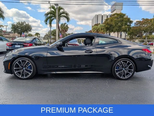 Used 2022 Black BMW M440i image 4
