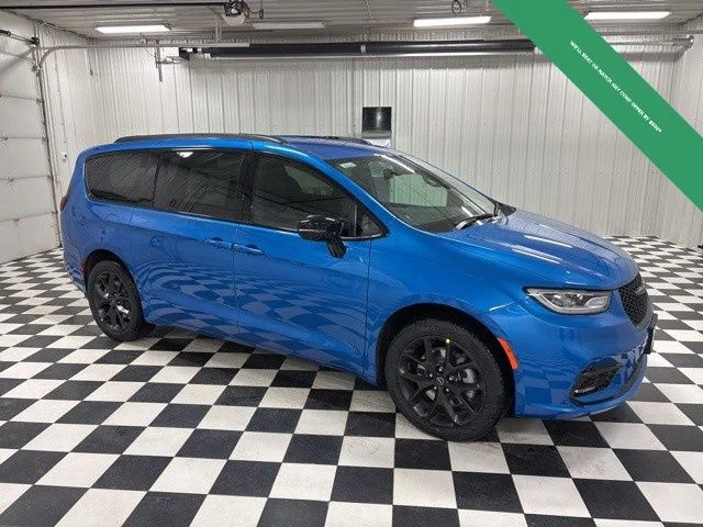New 2026 Hydro Blue Pearl-Coat Exterior Paint Chrysler Select image 1