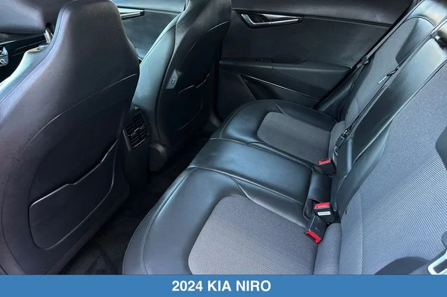 Used 2024 Black Kia Wind image 13