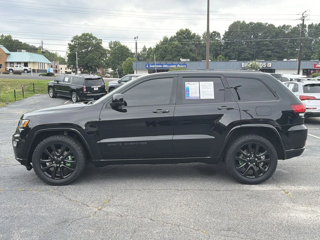 Used 2019 Black Jeep Altitude image 4