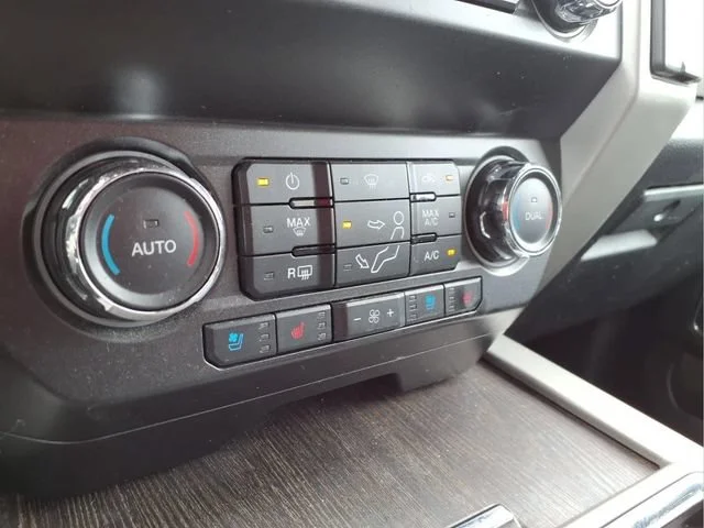 Used 2021  Ford XL image 6