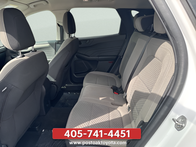 Used 2022 White Ford SE image 21