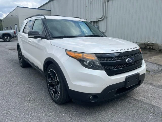 Used 2015 White Ford Sport image 3