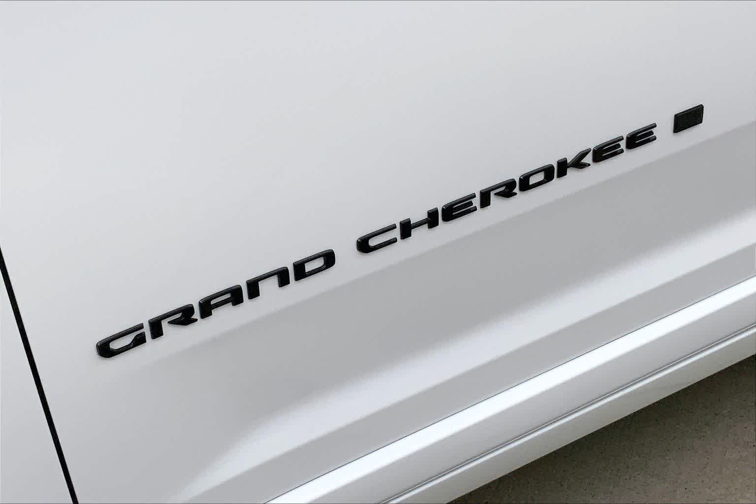 New 2026 Bright White Clearcoat Jeep Limited Reserve image 15