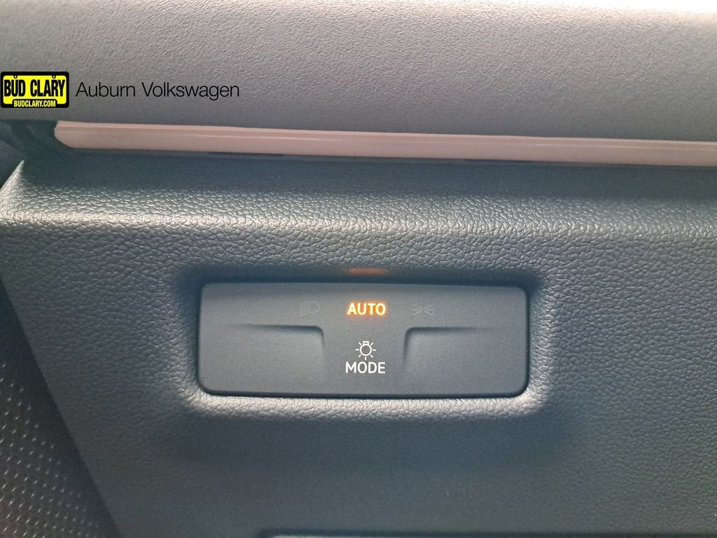 New 2026 White/off-white Volkswagen 2.0T SE image 11