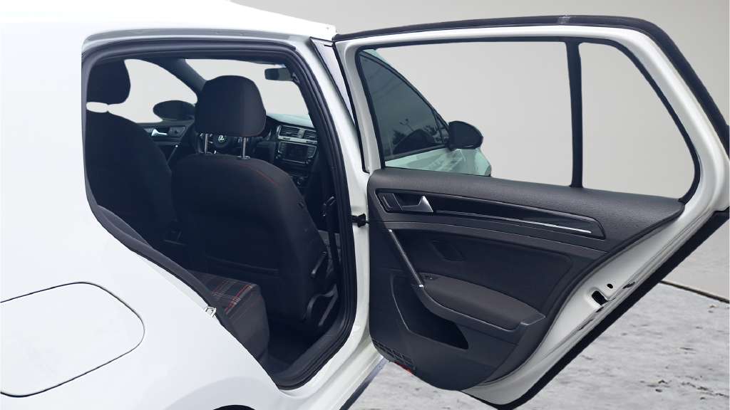 Used 2017  Volkswagen Sport image 21