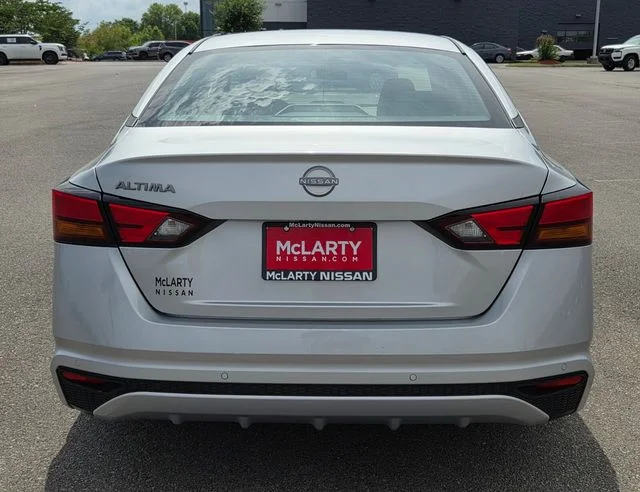Used 2023 Silver Nissan 2.5 S image 6