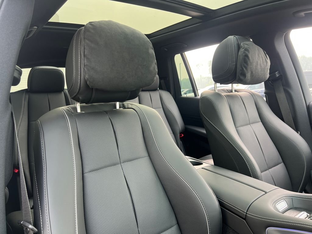 New 2026 MANUFAKTUR Moonlight White Metallic Mercedes-Benz GLS 450 image 29