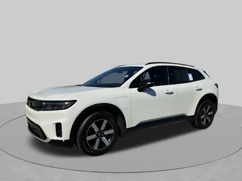 Used 2024  Honda Touring image 2