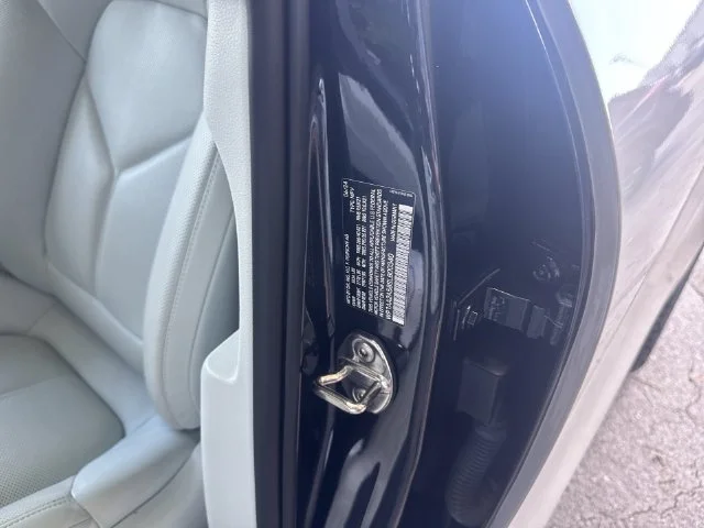 Used 2025  Porsche Base image 37