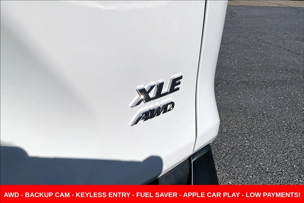 Used 2020 White Toyota XLE image 29